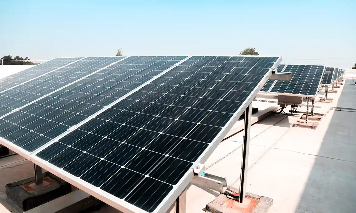 Super Elevated Solar Structure, Auto Tracking System 180 degrees, Auto Cleaning System
